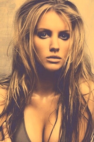 Брюнетка обои