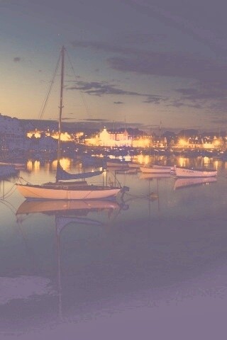 Лодки на вечерней воде обои