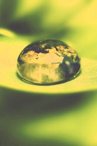 Целый мир в капле воды обои