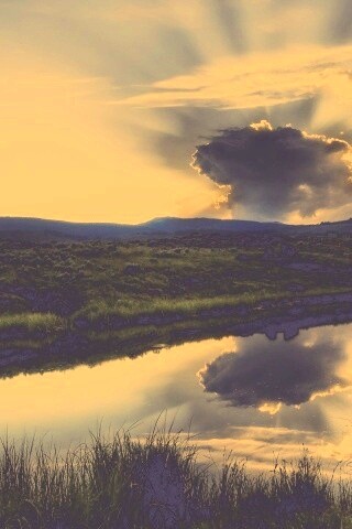 Облако над лугом обои