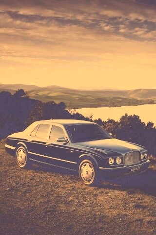 Бентли у озера обои