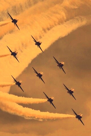 Красивая эскадра самолетов на авиашоу обои