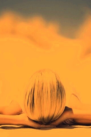 Девушка на солнце обои