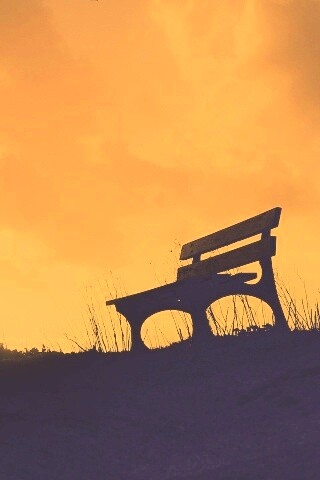 Силуэт скамейки на фоне неба обои