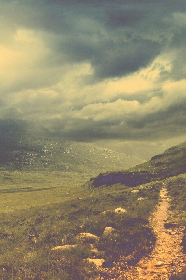 Тропинка средь холмов обои