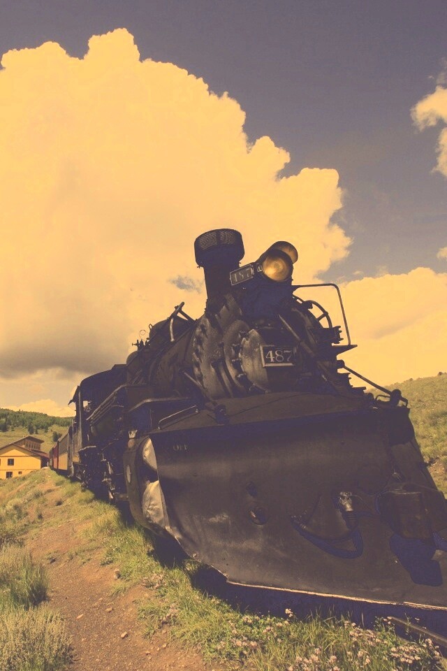 Паровоз на деревенской станции обои