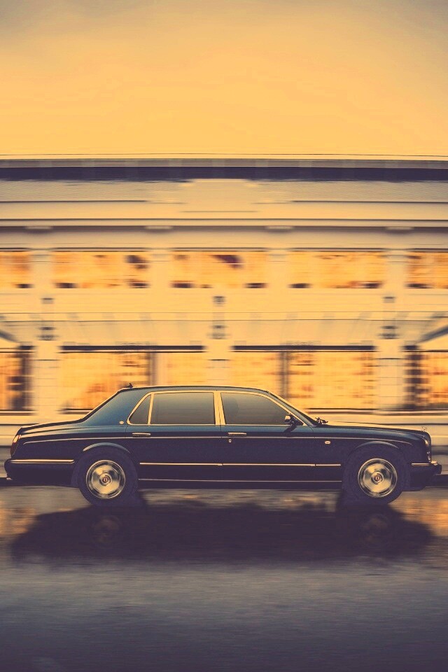 Бентли в городе обои