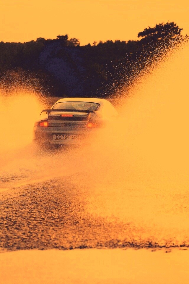 Брызги из под колес обои