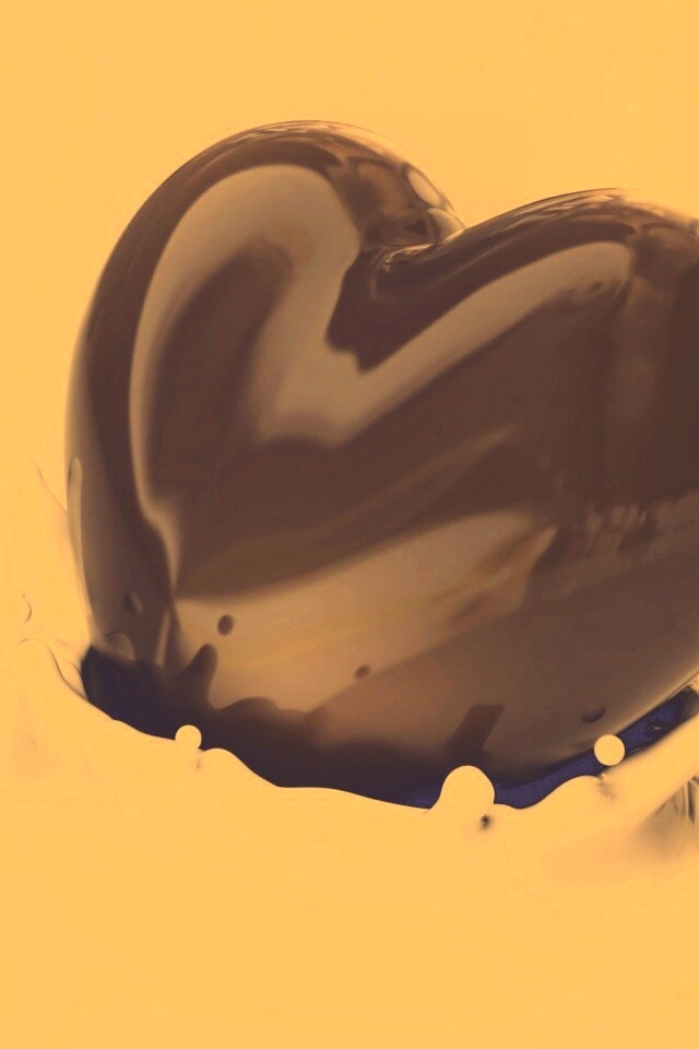 Шоколадное сердце в молоке обои