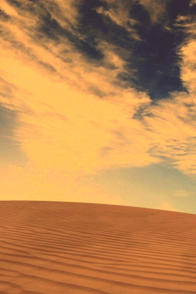 Облака над пустыней обои