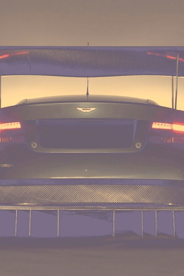 Красные задние фары спорткара обои