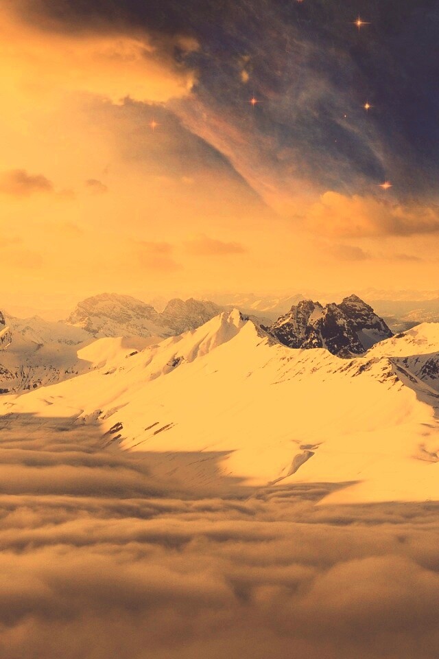 Горный хребет над облаками обои