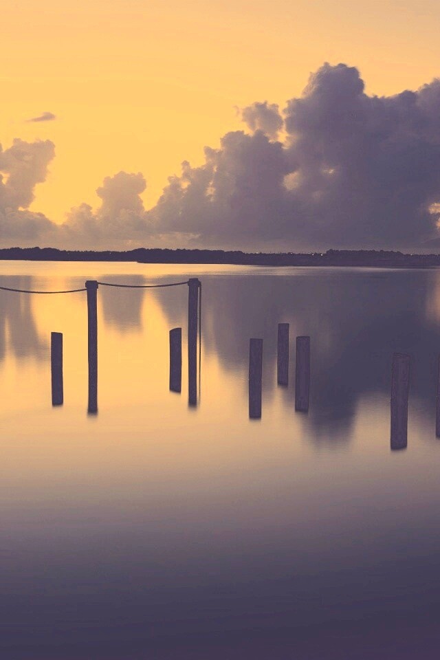 Столбики из воды обои