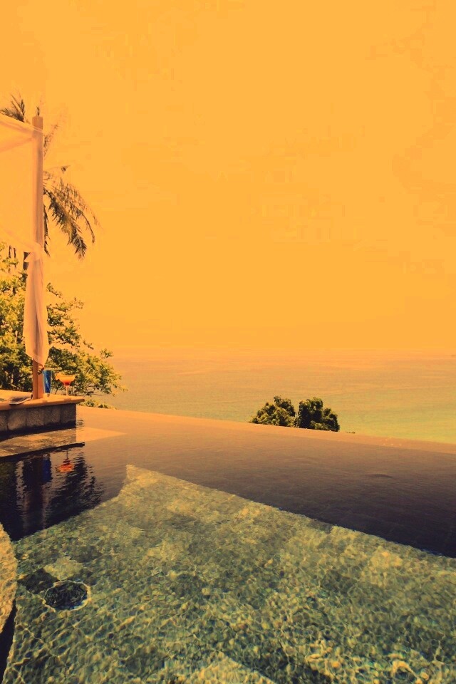 Бассейн на берегу моря обои