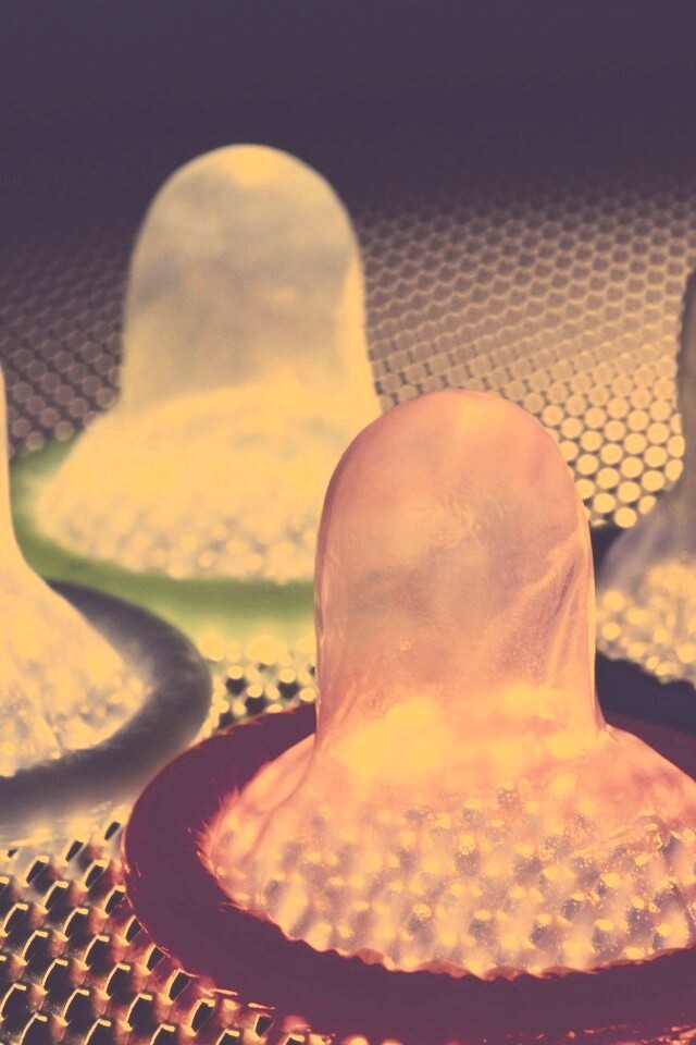 Разноцветные презервативы обои