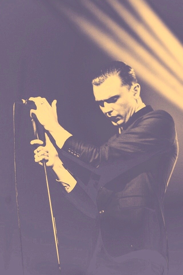 Тео Хатчкрафт на сцене обои