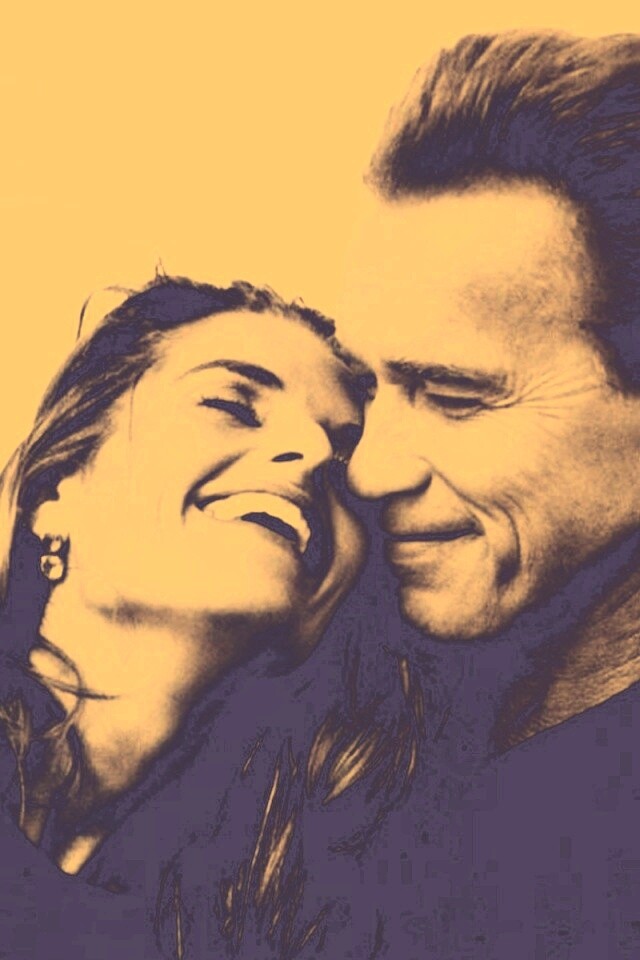 Арнольд Шварцнегер с девушкой обои