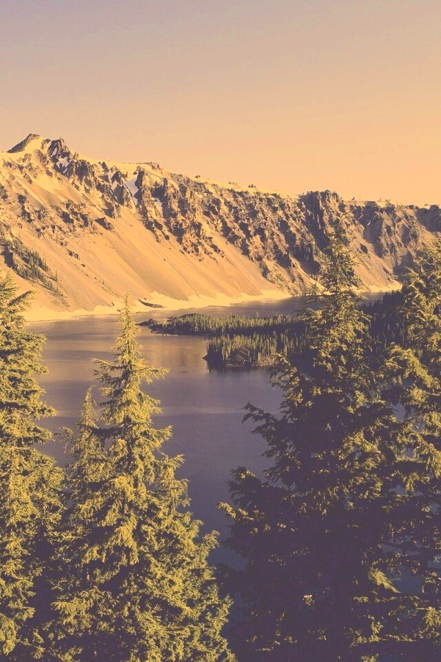 Озеро в кратере обои