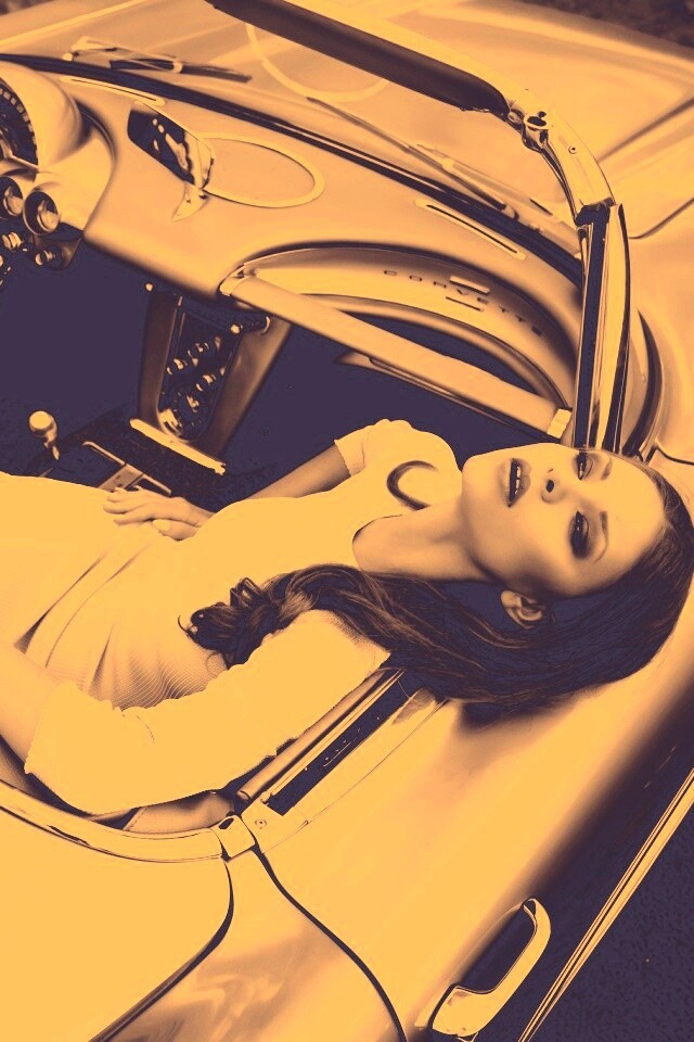 Женщина в кабриолете обои