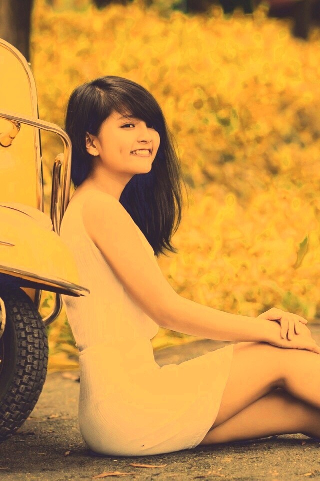 Девушка и мопед обои