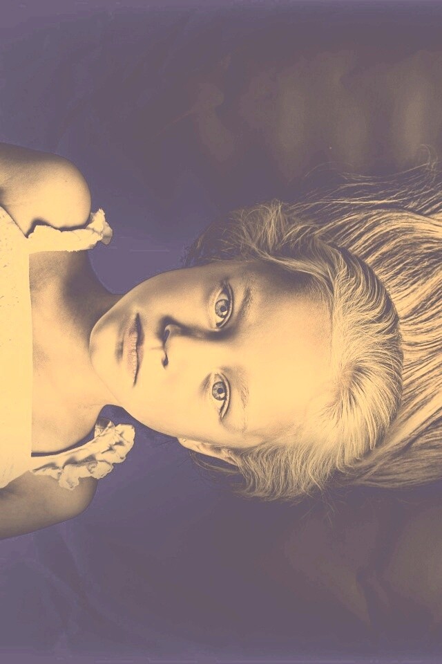 Маленькая девочка обои