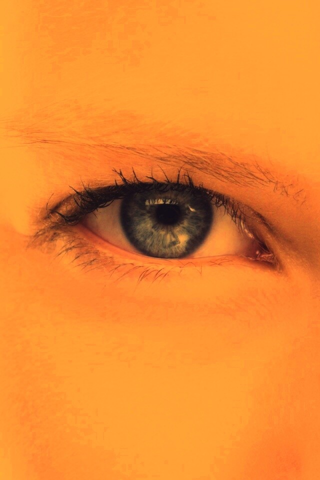 Она смотрит на тебя обои