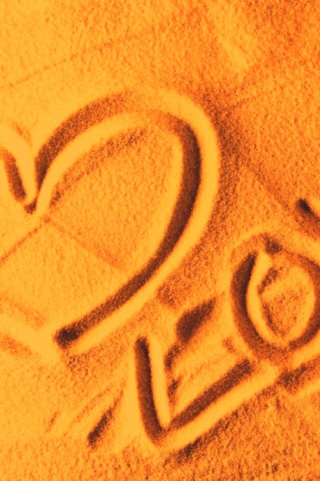 Любовь на песке обои