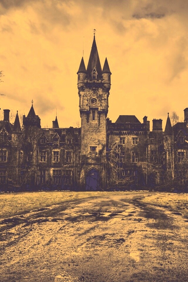 Разрушающийся замок обои