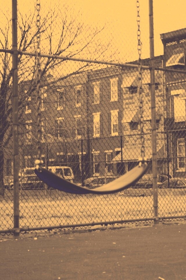 Пустые качели обои