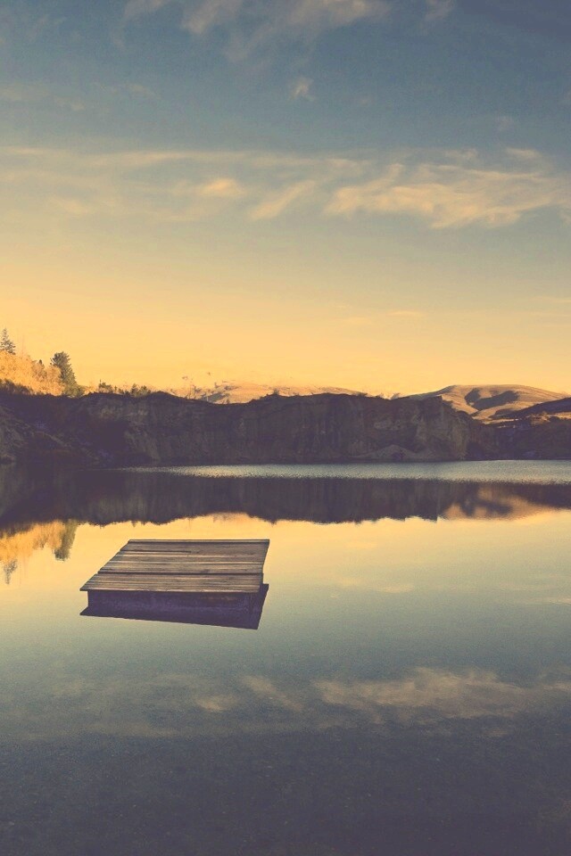 Уединенное озеро обои