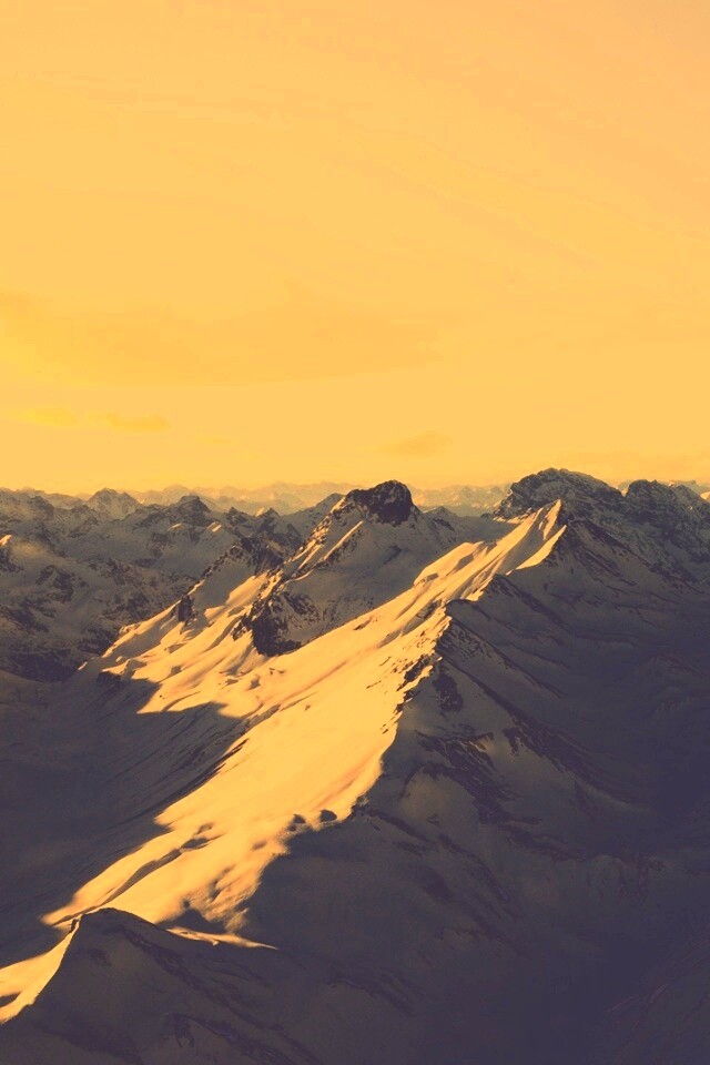 Залитые солнцем горы обои