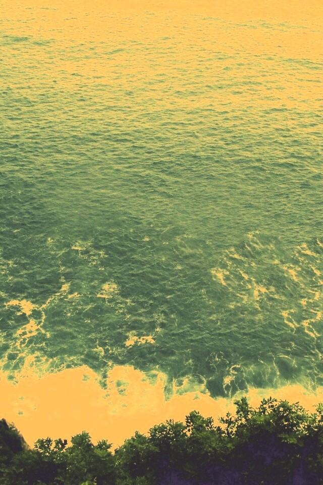 Утёс у красивого моря обои