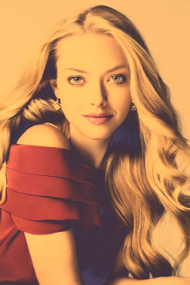 Красавица Аманда Сэйфрид обои