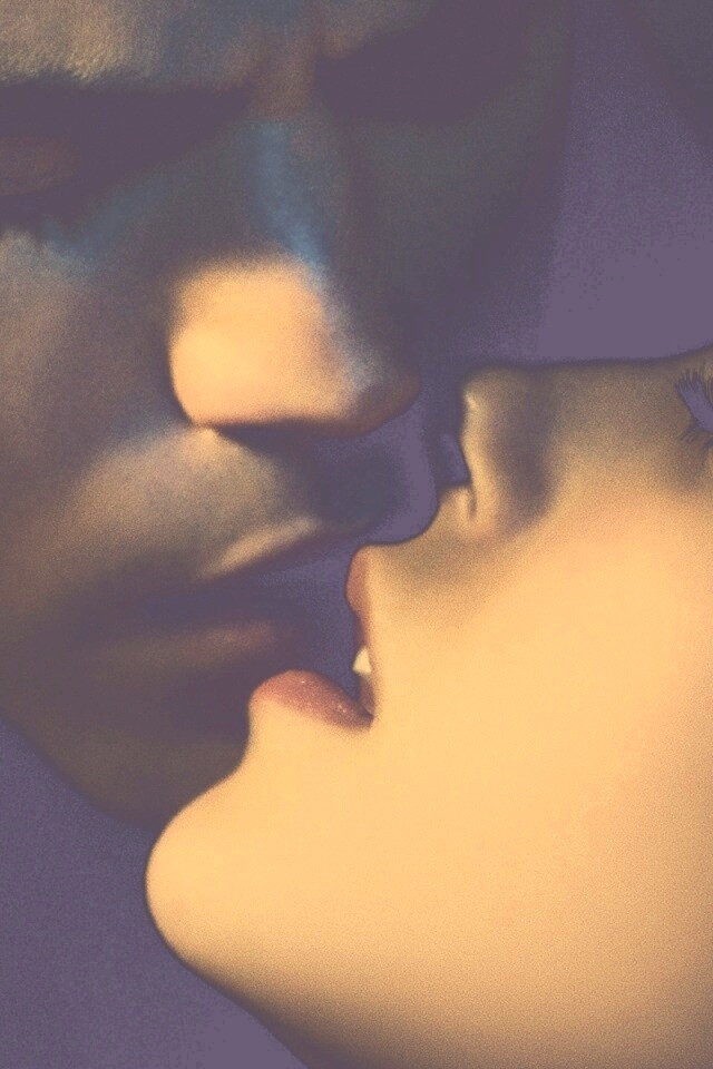 Поцелуй из Дневников Вампира обои