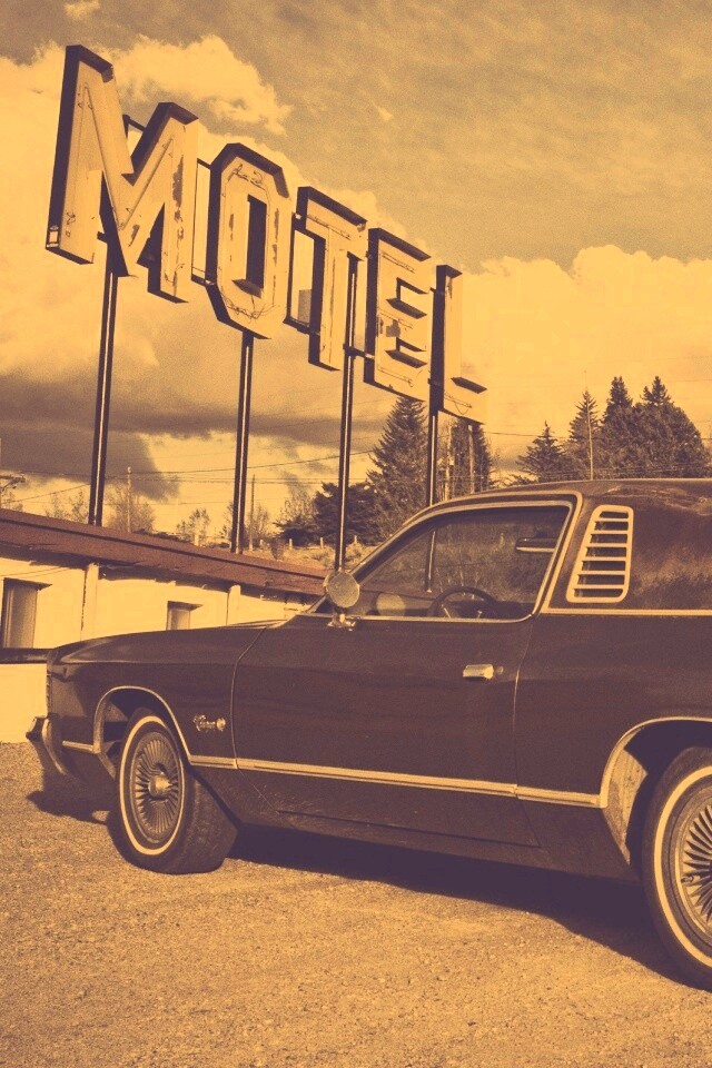 Олдскульный Dodge около мотеля обои