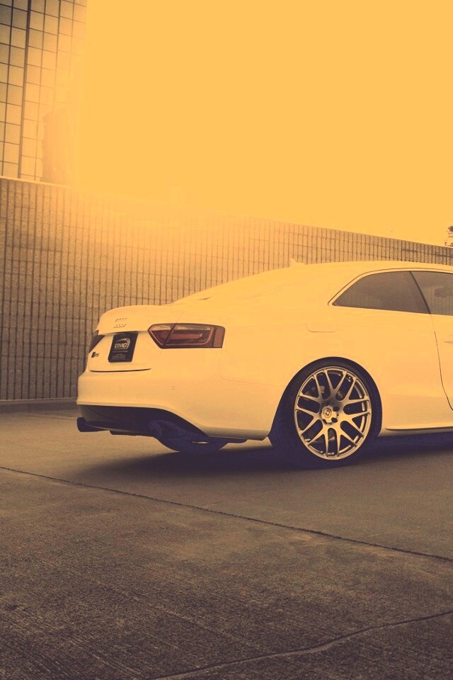 Ауди на парковке обои