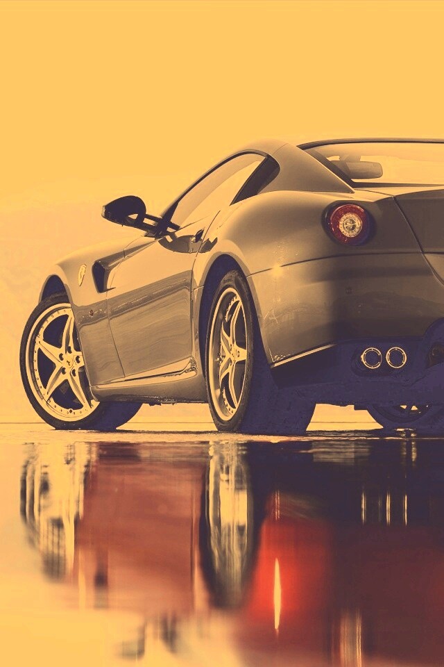 Ferrari в отражении обои