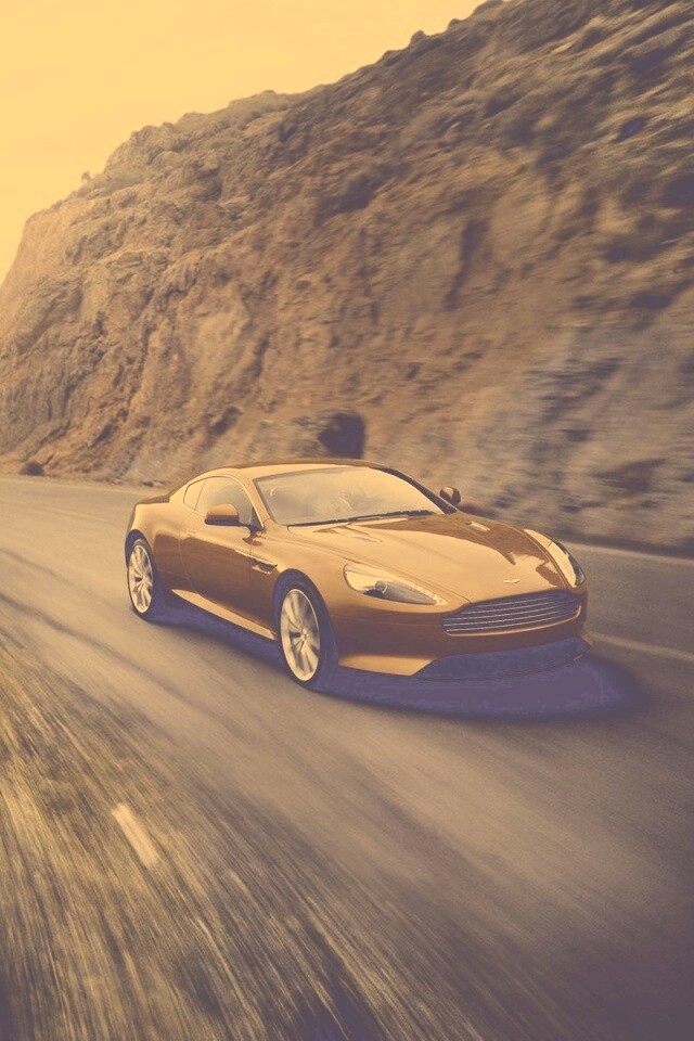 Aston Martin в горах обои