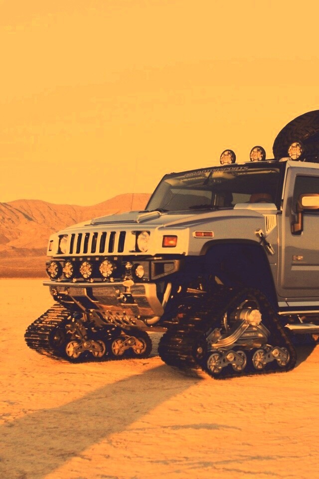 Hammer на гусеницах обои