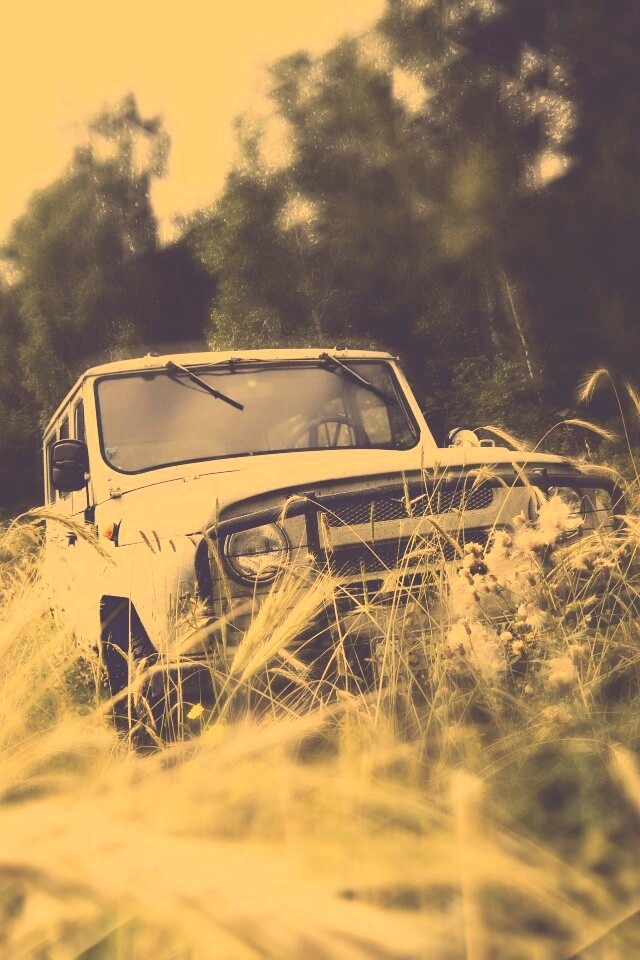 УАЗик в траве обои