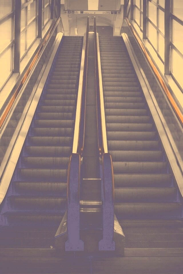 Эскалаторы снизу обои