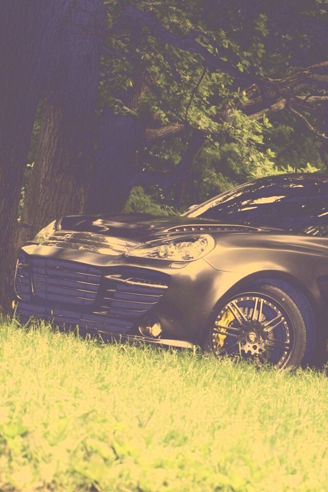 Концепт внедорожника в лесу обои