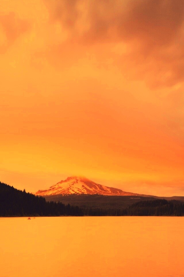 Закат над горой обои