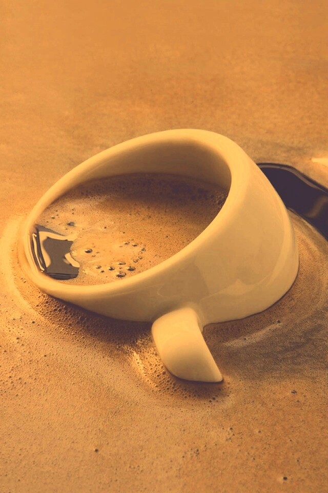 Чашка тонет в кофе обои