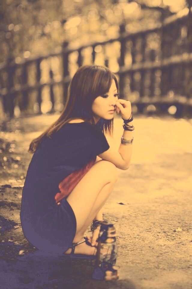 Грустная японская девушка обои