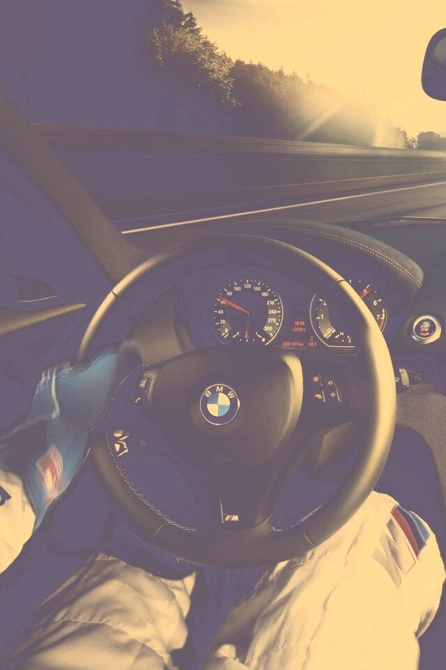 За рулём BMW обои