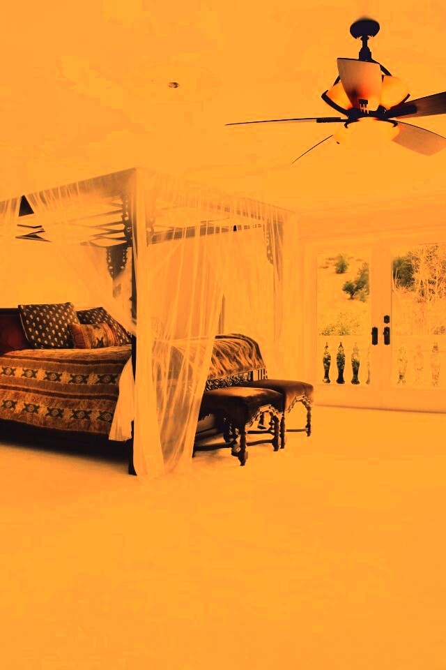 Светлая спальня обои