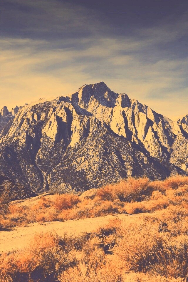 Горы у пустыни обои