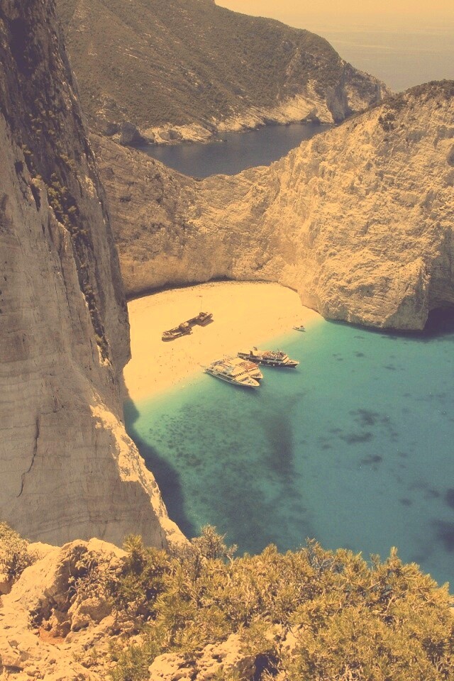 Яхты в бухте обои