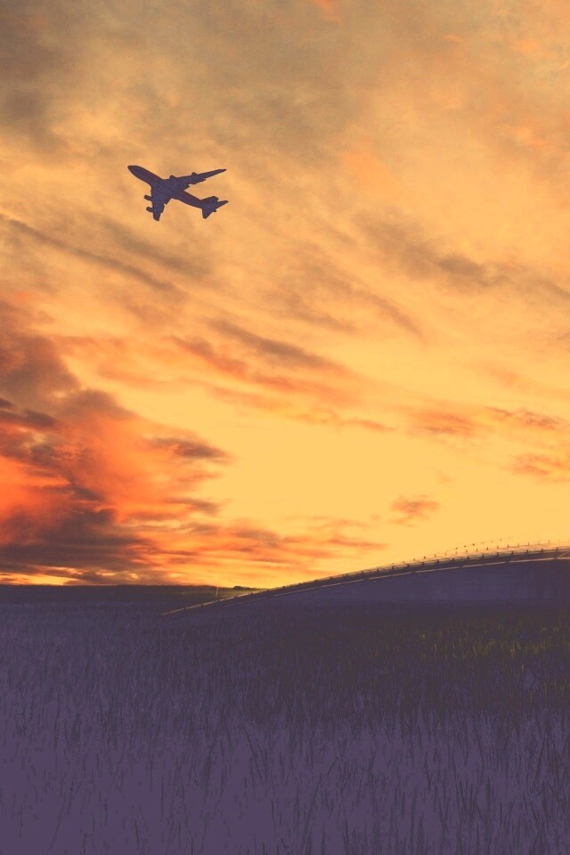 Самолет в закатном небе обои